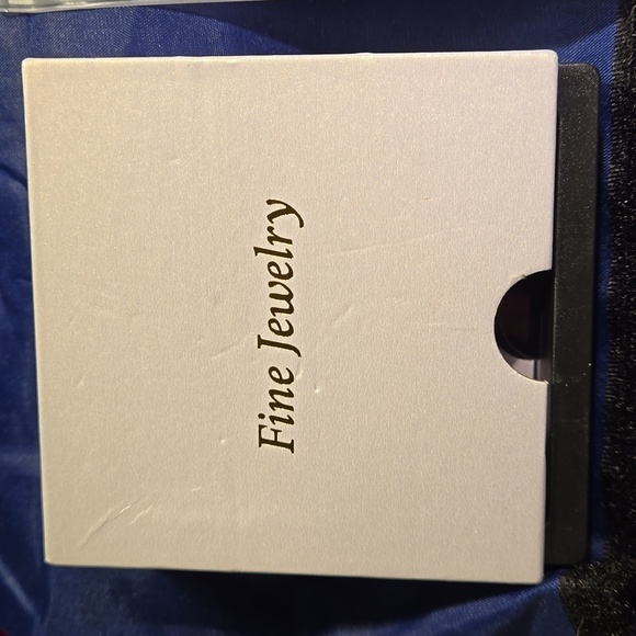 925 Silver Inlaid 2 carats Moissanite Ring - Picture 4 of 9